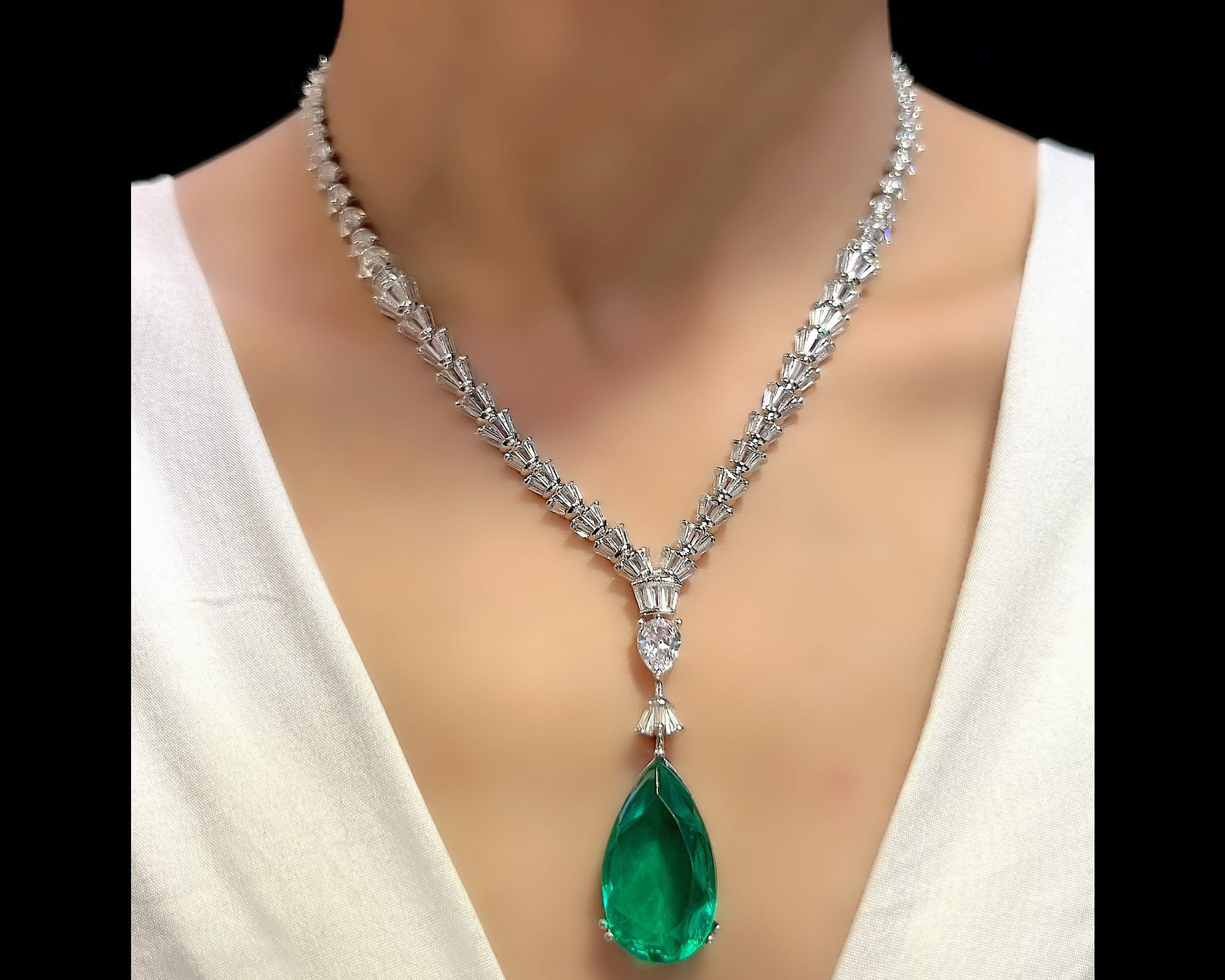 Green long statement top necklace