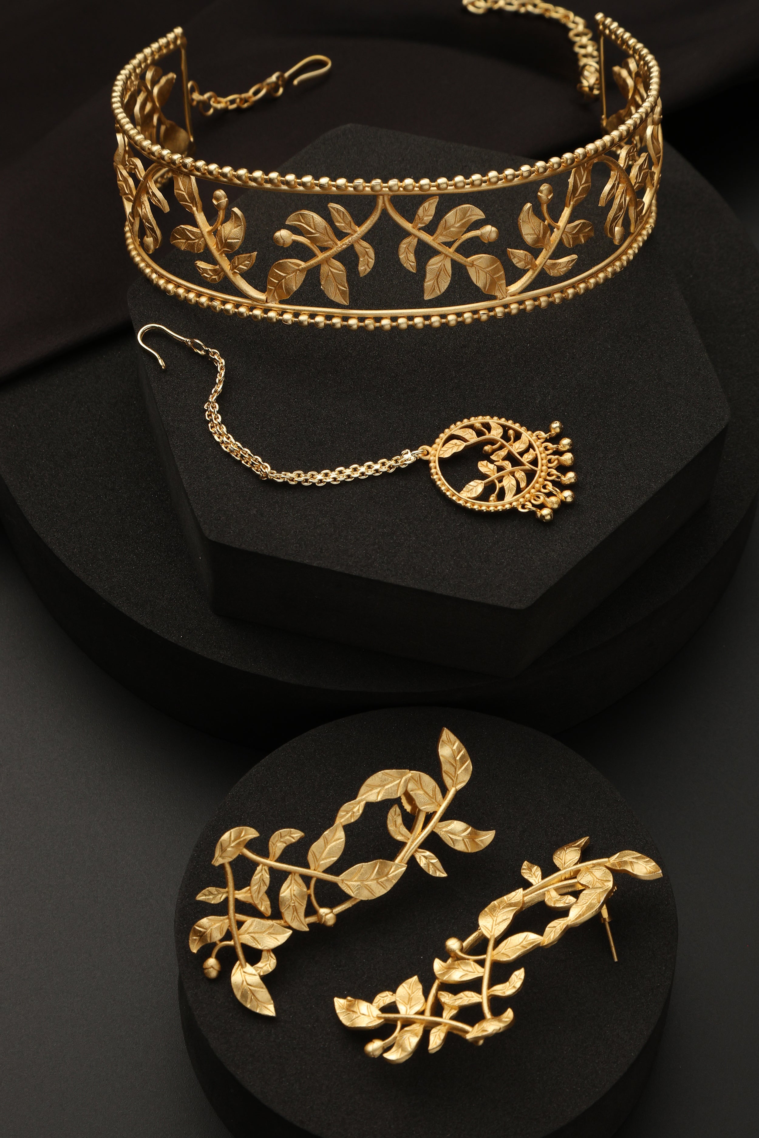 Gold Leaf Choker with earrings