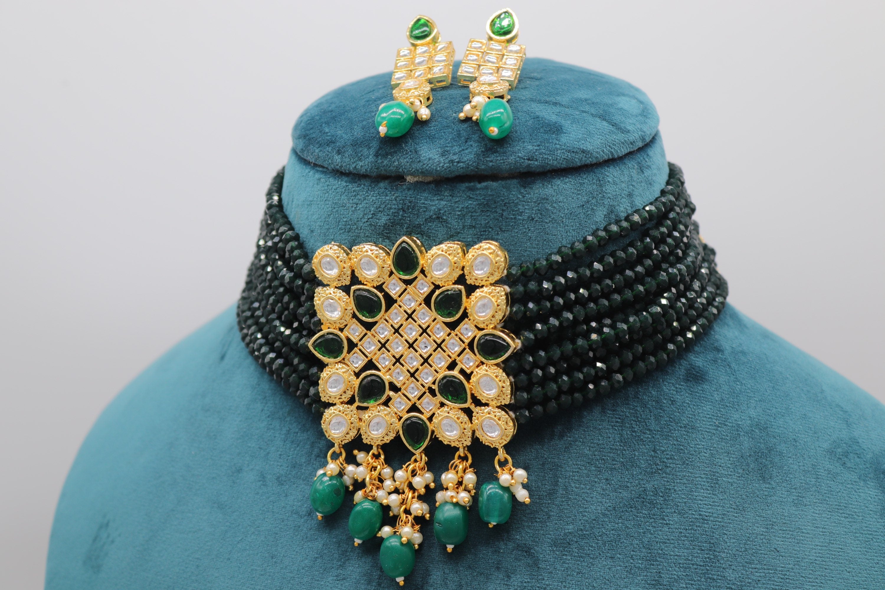 Green Kundan Choker with Earrings / Polki Choker/ Indian Jewelry/ Indian Choker/ Pakistani jewelry/ Punjabi jewelry/ Indian choker