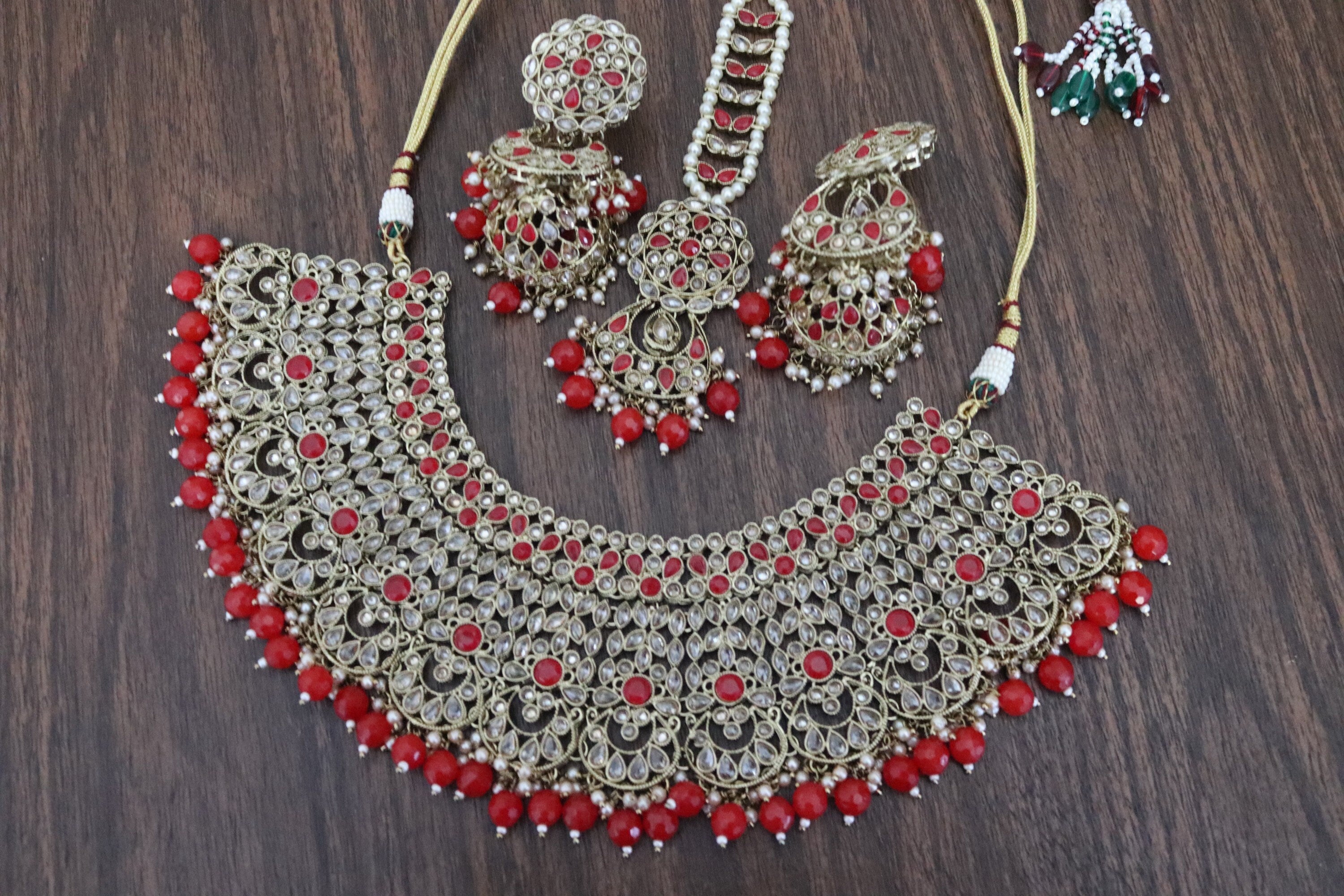 Red Antique Gold Polki Choker with Jhumka and tikka / Antique Gold Choker/ Indian Choker Necklace/ Pakistani jewelry/ Indian jewelry