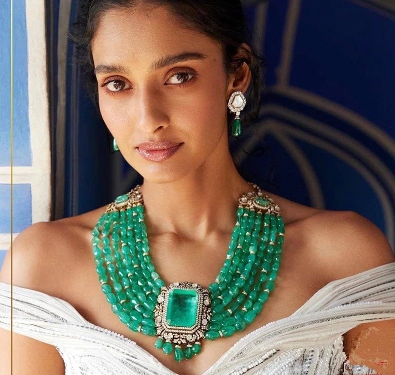 Emerald Green Long Necklace with Earrings in Doublet Emerald / Victorian Necklace/ Indian Long Necklace/ Indian Jewelry/ Pakistani Jewelry